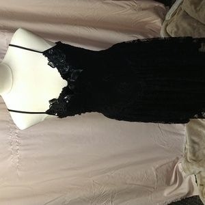 Florencia fume, size small black, lace knee length dress.